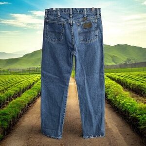 Wrangler GEORGE STRAIT 32x32 Vintage Blue Relaxed Fit Jeans with Natural Fading